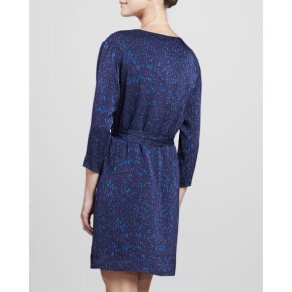 Theory Blue V-Neck Kinley Galba Printed Silk Shift Dress EUC Size 4 C0902609 - Picture 2 of 11